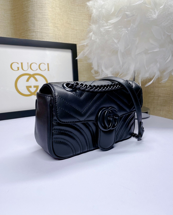 激安グッチバッグコピー背面デザイン